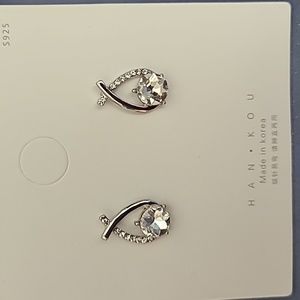 Faux diamond 💎 earrings new beautiful silver earrings